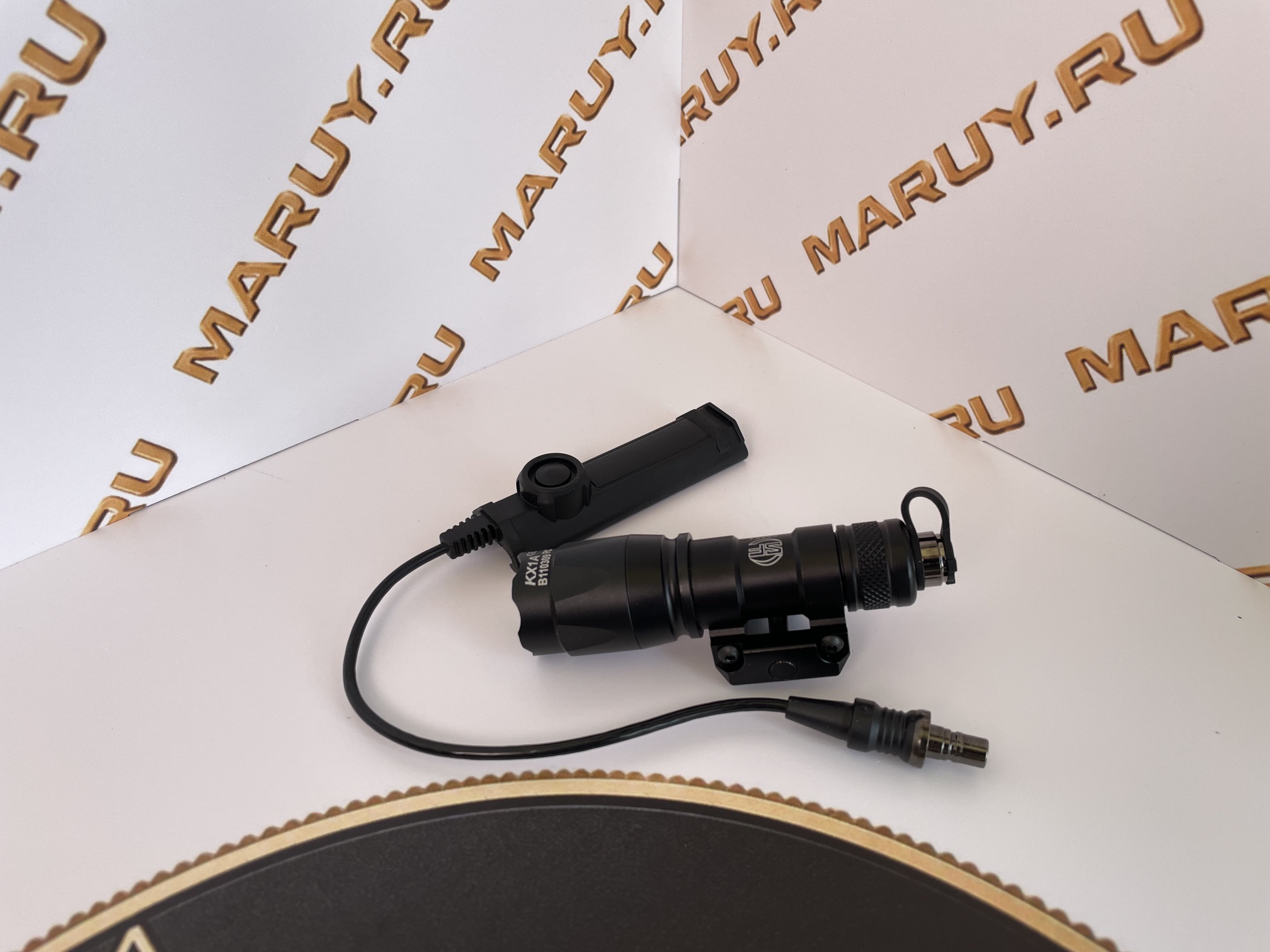 Фонарь Surefir M300 M300C Mini Scout Light LED 280lumens Dual Switch
