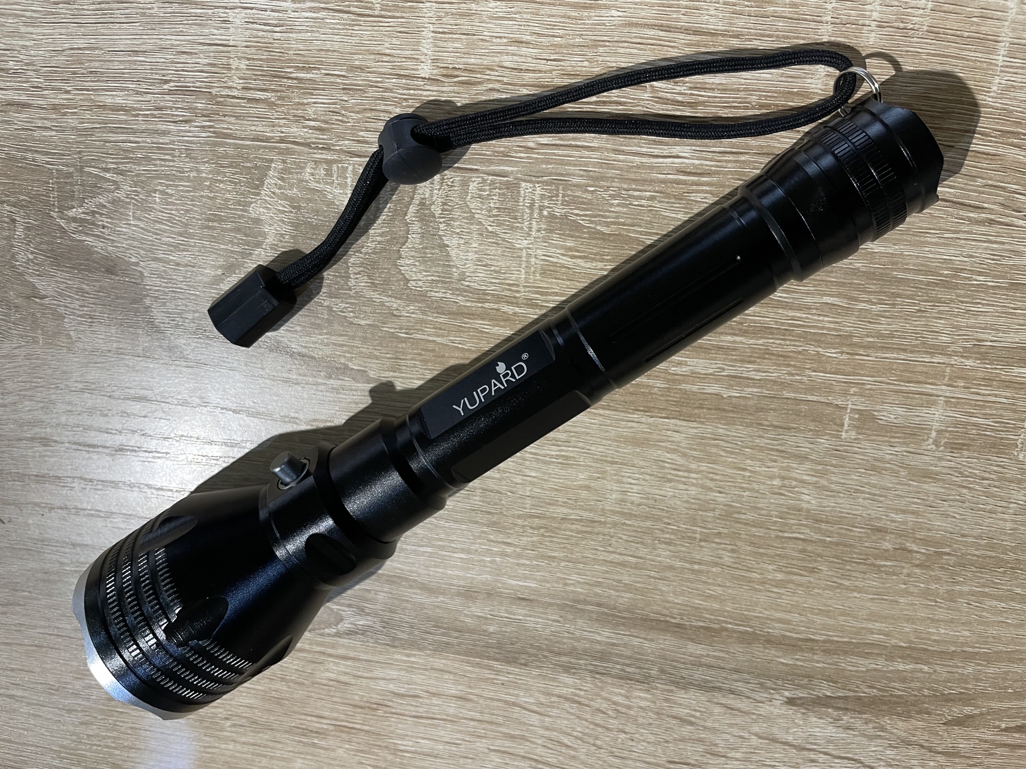 Фонарь Yupard T6 Тёплый свет